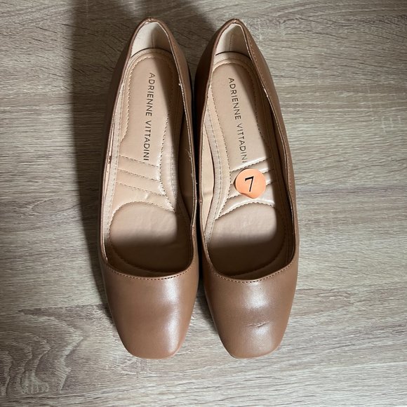 ADRIENNE VITTADINI Palmer Size 7 Faux Leather Wedge Pumps Women's Tan - Picture 1 of 10